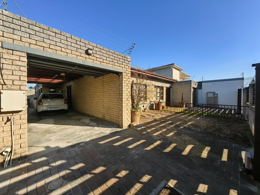 8 Bedroom Property for Sale in Belgravia Western Cape